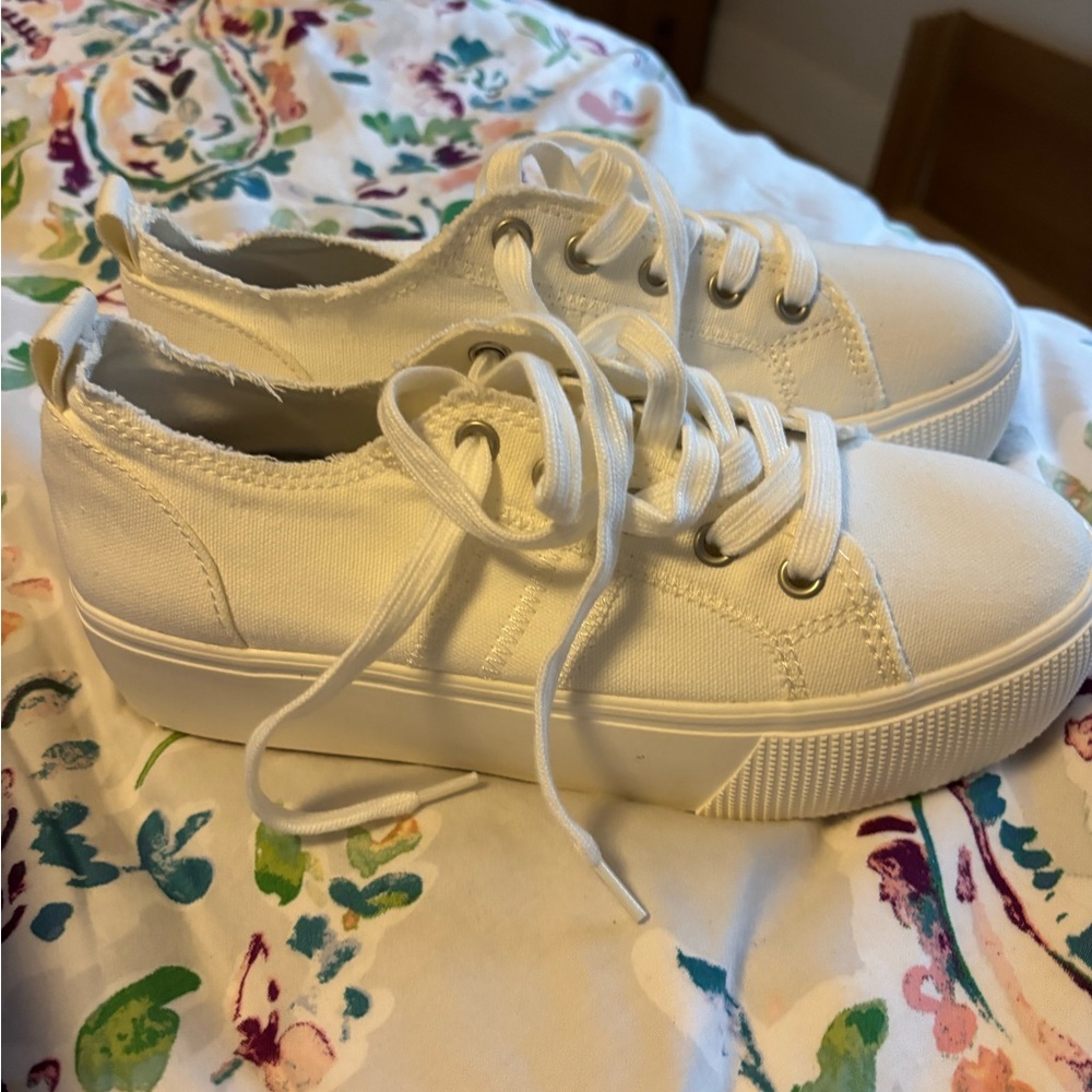 Jellypop White Canvas Sneakers